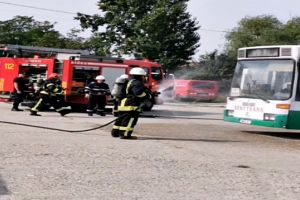 VIDEO. Exerciţiu. Incendiu la un autobuz într-o autogară din Satu Mare