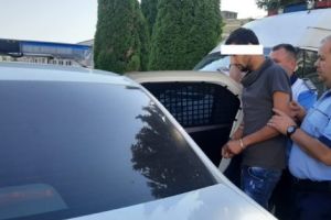 Criminalul din Merişani, arestat! A mătrăşit o fetiţă de doi ani