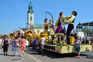 Scandal la Carnavalul Florilor: UDMR acuză Primăria de sabotaj, municipalitatea îi răspunde că minte!