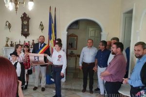 Hai la Târgul Corvinilor din Lugaşu de Jos! Organizatorii pun la bătaie o Dacia Sandero, dar şi alte zeci de premii pentru vizitatori (FOTO)
