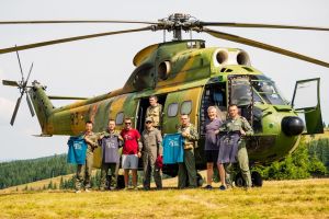 Maratonul VMT 6.0: Punctele de control greu accesibile, aprovizionate cu ajutorul unui elicopter militar