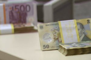 O doctorită şi-a dat în judecată instituţia la care lucrează pentru că şefii i-au tăiat bani din salariu