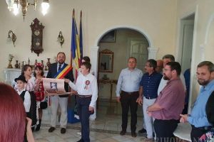 Hai la Târgul Corvinilor din Lugaşu de Jos! Organizatorii pun la bătaie o Dacia Sandero, dar şi alte zeci de premii pentru vizitatori (FOTO)