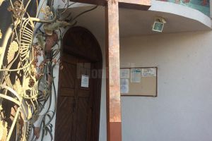 Vineri a fost sfinţită crucea înaltă de 3,5 metri care va fi montată pe Turnul Unirii, ...