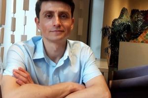 Un tânăr din Botoşani care a absolvit UAIC şi UMF suferă de o boală extrem de rară. Marius are nevoie de ajutor