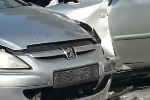 FOTO Impact violent! Două autoturisme şi o camionetă de la Voronskaya s-au ciocnit