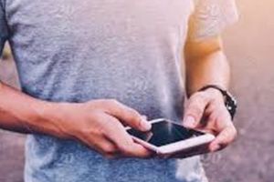 Hoţul schimba SMS-uri cu păgubite