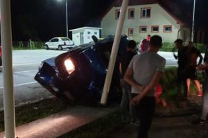 Fiare contorsionate în miez de noapte!