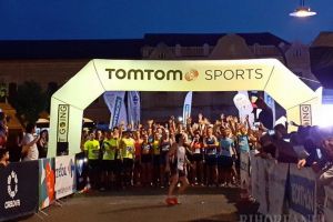 Goană nocturnă: Peste 360 de sportivi au alergat la Oradea Night Run (FOTO / VIDEO)