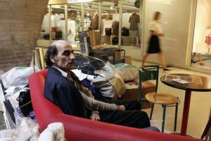 Povestea bărbatului blocat într-un aeroport timp de 18 ani, devenita sursa de inspiratie pentru un film regizat de Steven Spielberg