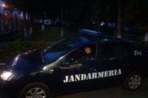Jandarmii au  reusit sa imobilizeze un tanar care a agresat mai multe femei, pe care le-a lovt cu pumnii si picioarele