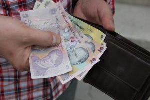 Sibian tâlhărit de iubită – Femeia i-a furat banii şi le-a spus poliţiştilor că este sechestrată