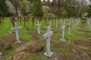 Maghiarii au recunoscut OFICIAL că Cimitirul Eroilor din Valea Uzului NU ESTE în Harghita