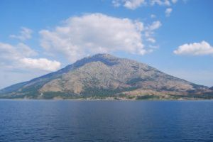 Grecia: Sute de turisti evacuate de pe insula greceasca Samos din cauza unui incendiu de padure