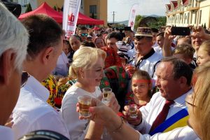 FOTO/VIDEO. Dăncilă la Racşa: Promit să revin ca preşedinte