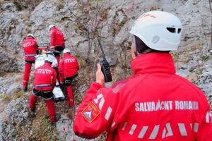 Turisti, blocati in Valea Spumoasa. A fost nevoie de interventia salvamontistilor