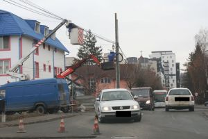 Iluminatul public va fi concesionat pentru cinci ani unei firme care nu va avea obligaţia extinderii reţelelor pe banii ei