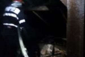 O şcoală din Timiş, puternic afectată după ce a fost trăznită! Flăcările au devastat serios clădirea