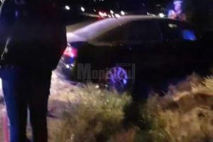 Doi tineri au fost răniţi, după ce maşina în care se aflau a intrat într-un copac