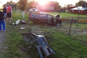 Doi tineri răniţi într-un accident, după ce unul dintre ei s-a urcat băut la volan