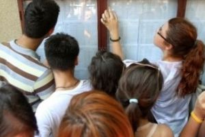 Bolid Ford Mustang, promis de părinţi unui elev care a dat pentru a şasea oară examenul BAC; Ce spune elevul despre testare