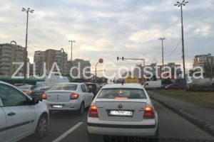 Atentie, soferi! Banda de circulatie blocata pe strada Traian din Constanta