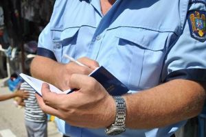 Sute de amenzi şi zeci de permise reţinute, în weekend, pe drumurile din Timiş