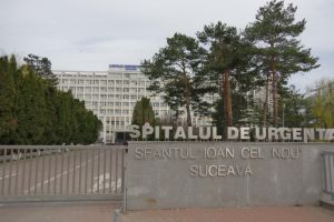 A ajuns la spital după ce a înghiţit o lamă de ras