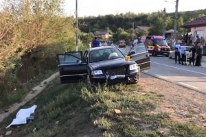VIDEO Accident pe drumul Botoşani- Iaşi! Un cunoscut om de televiziune şi soţia sa au murit după ce s-au izbit cu motocicleta într-o maşină de Botoşani