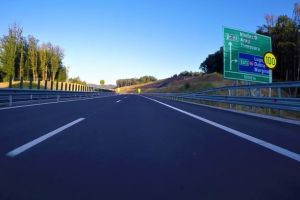 Circul de pe Autostrada A1 Lugoj-Deva continuă. Ministrul Cuc ameninţă constructorul cu rezilierea contractului