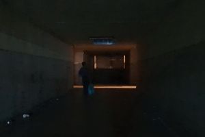 Ne enervează: Bezna din pasajul subteran de la Gară (FOTO)