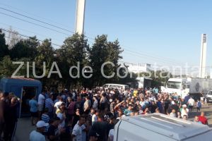 Imagini de la eveniment: Cozi mari la bilete la meciul Farul - Petrolul. Moment de reculegere in memoria lui Dima Tararache (galerie foto)