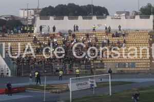 Constanta. Situatie tragi-comica la partida Farul - Petrolul: Daca nu merge nocturna, lumineaza spectatorii cu telefoanele mobile!