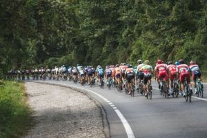 Turul României trece prin Braşov! 140 de ciclişti în „Mica Buclă”, cea mai prestigioasă cursă din Sud-Estul Europei