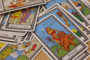 HOROSCOP TAROT pentru săptămâna în curs. Taurii se simt împliniţi pe toate planurile, Leii au nevoie de o pauză