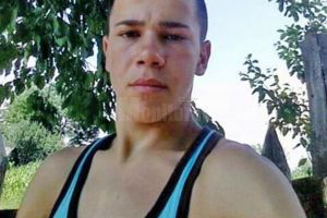 A ucis cu şase lovituri de cuţit un tânăr pentru că nu i-a plăcut cum i-a aruncat bricheta