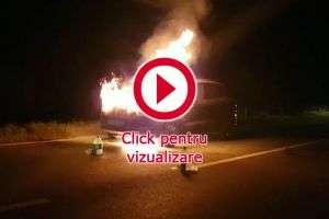 Un Ford Kuga de 23.000 de euro a ars violent în trafic