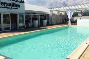 Scandal la piscina de la Versailles – Bărbaţi bătuţi de doi indivizi nervoşi