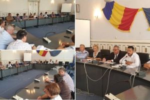 VIDEO. Întâlnire la Instituţia Prefectului Alba cu primari şi directori din localităţile unde există încă unităţi şcolare cu deficienţe