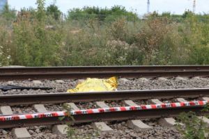 Un bărbat s-a aruncat sub tren. A murit pe loc!