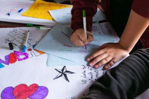 Apel la voluntariat: fii prietenul copiilor din centrele de plasament!