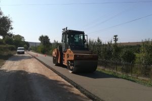 Lucrări de întreţinere în plină desfăşurare pe drumul judeţean 161E Buza – Feldioara – Hodaie