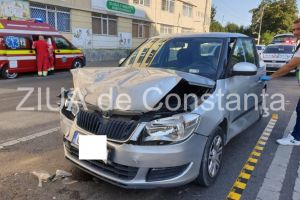 Accident rutier pe bulevardul 1 Mai din Constanta. Un pieton, ranit. Doua masini, avariate (galerie foto)