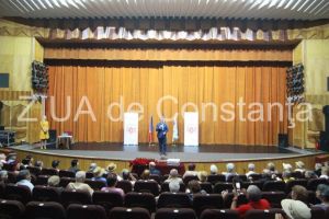 Imagini de la eveniment: Seniorii, premiati astazi de primarul Decebal Fagadau (galerie foto)