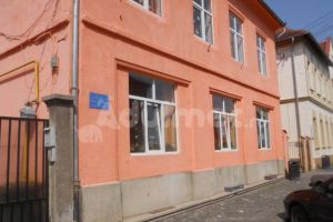Fostul proprietar a venit cu portăreii şi a pus lacăt pe grădiniţa de pe Agrişelor