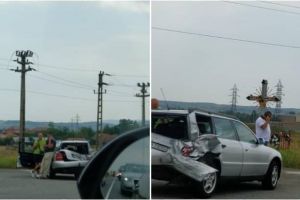 FOTO: ACCIDENT în lanţ provocat de un albaiulian pe un drum din judeţul Bihor. Carambol între două autoturisme, o autoutilitară şi un autobuz