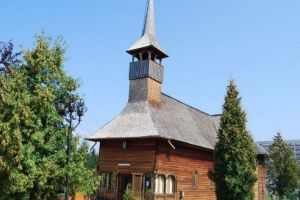 Biserica de lemn Sfânta Paraschiva, sfinţită de ÎPS Irineu