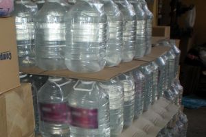 Ape cu probleme: Comisarii de la Protecţia Consumatorilor Bihor au oprit de la vânzare 30.000 litri de ape minerale şi ape de izvor