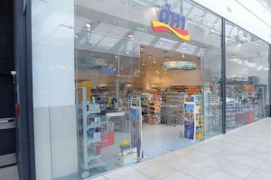 Scandal in magazinul DM din AFI Ploiesti. Doua persoane au fost prinse la furat