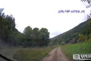 VIDEO ȘTIREA TA. Transalpina de Apuseni, blocată de un fir de gard electric pentru vaci
